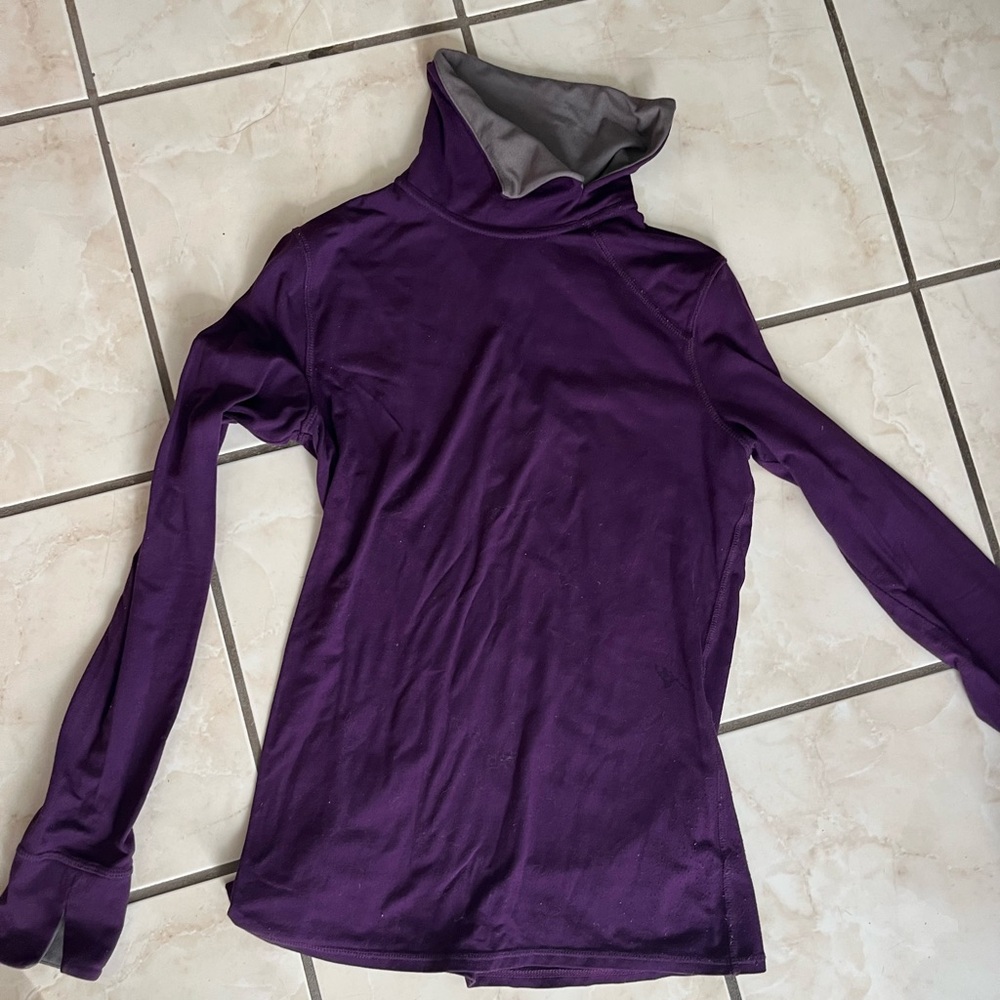 Long sleeve athletic shirt